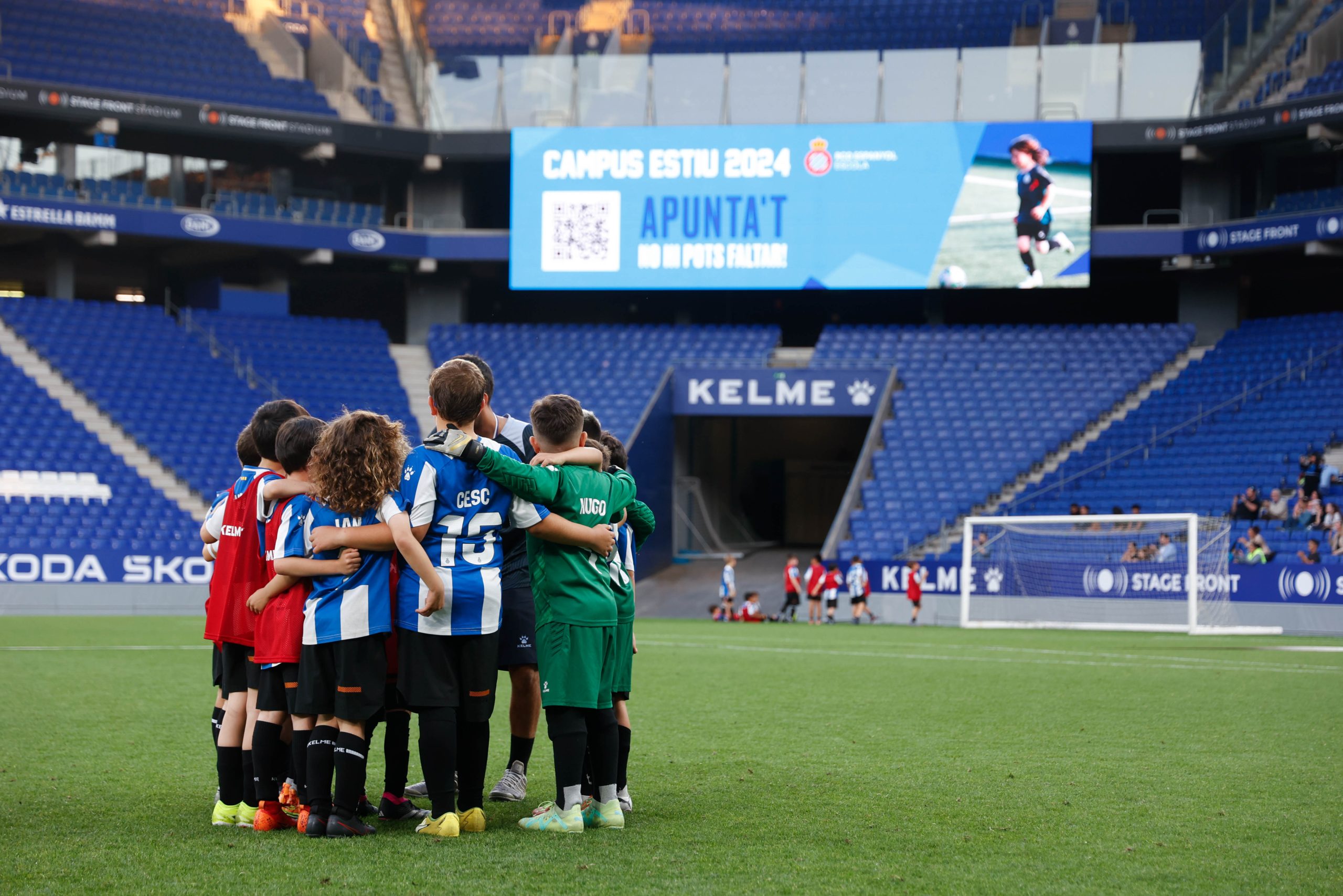 RCDE Espanyol youth players training at camp